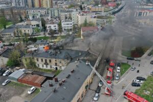 04.05.2021 Kielce. Pożar kamienicy przy ulicy Piotrkowskiej / Jarosław Kubalski / Radio Kielce