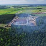 17.05.2021. Krasocin. Dogaszanie pożaru na terenie zakładu Zefir / Jarosław Kubalski / Radio Kielce