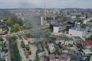 04.05.2021 Kielce. Pożar kamienicy przy ulicy Piotrkowskiej / Jarosław Kubalski / Radio Kielce