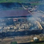 17.05.2021. Krasocin. Dogaszanie pożaru na terenie zakładu Zefir / Jarosław Kubalski / Radio Kielce