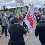 28.05.2021. Starachowice. Pikieta przed zakładami MAN / Anna Głąb / Radio Kielce