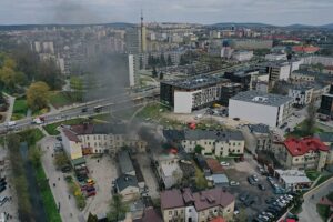 04.05.2021 Kielce. Pożar kamienicy przy ulicy Piotrkowskiej / Jarosław Kubalski / Radio Kielce