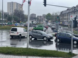 05.05.2021. Kielce. Zakorkowane miasto. Skrzyżowanie ul. Źródłowej z al. IX Wieków Kielc / Jarosław Kubalski / Radio Kielce