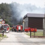 17.05.2021. Krasocin. Dogaszanie pożaru na terenie zakładu Zefir / Jarosław Kubalski / Radio Kielce