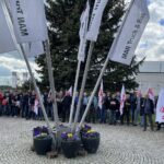 28.05.2021. Starachowice. Pikieta przed zakładami MAN / Anna Głąb / Radio Kielce