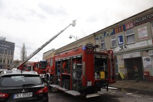 04.05.2021 Kielce. Pożar kamienicy przy ulicy Piotrkowskiej / Jarosław Kubalski / Radio Kielce