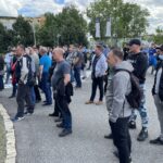 28.05.2021. Starachowice. Pikieta przed zakładami MAN / Anna Głąb / Radio Kielce