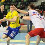 20.05.2021 Kielce. Mecz Łomża Vive Kielce – Azoty Puławy. Na zdjęciu (z piłka): Szymon Sićko  / Wiktor Taszłow / Radio Kielce