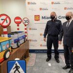 12.05.2021 Końskie. Spotkanie dotyczące dodatkowych patroli. Na zdjęciu Mariusz Świeca - KPP Końskie, Krzysztof Obratanski-burmistrz, Rafał Zieliński - komendant / Magdalena Galas-Klusek / Radio Kielce