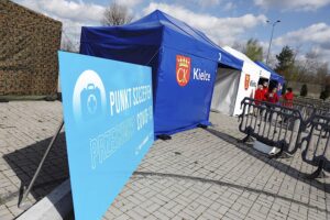 06.05.2021 Kielce. Punkt szczepień typu drive-thru przy Targach Kielce / Jarosław Kubalski / Radio Kielce