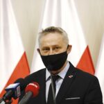 06.05.2021. Kielce. Podpisanie umów o przekazaniu pieniędzy z Rządowego Funduszu Rozwoju Dróg. Na zdjęciu: Zbigniew Koniusz - wojewoda świętokrzyski / Jarosław Kubalski / Radio Kielce