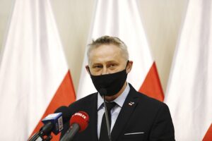 06.05.2021. Kielce. Podpisanie umów o przekazaniu pieniędzy z Rządowego Funduszu Rozwoju Dróg. Na zdjęciu: Zbigniew Koniusz - wojewoda świętokrzyski / Jarosław Kubalski / Radio Kielce