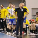 20.05.2021 Kielce. Mecz Łomża Vive Kielce – Azoty Puławy. Na zdjęciu (na pierwszym planie): Talant Dujszebajew / Wiktor Taszłow / Radio Kielce
