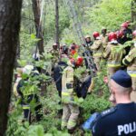 24.05.2021 Masłów. Akcja ratunkowa motolotniarza, który wylądował na drzewie / Wiktor Taszłow / Radio Kielce