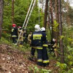 24.05.2021 Masłów. Akcja ratunkowa motolotniarza, który wylądował na drzewie / Wiktor Taszłow / Radio Kielce