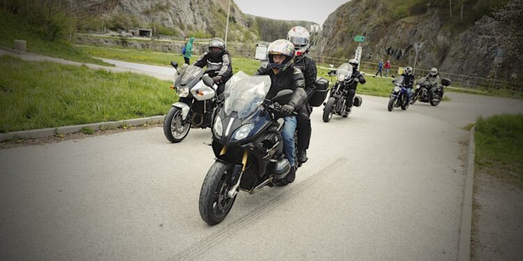 Rajd motocyklowy w hołdzie weteranom - Radio Kielce 08.05.2021. Rajd motocyklowy z Kielc do Jędrzejowa / Jarosław Kubalski / Radio Kielce