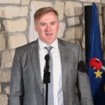 25.05.2021. Kije. Podpisanie umów na rozwój elektronicznych usług o charakterze publicznym na szczeblu lokalnym. Na zdjęciu: Jarosław Niwiński - prezes Niver Sp. z o.o. / Wiktor Taszłow / Radio Kielce