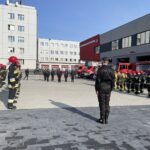 04.05.2021 Kielce. Obchody Dnia Strażaka. Oficjalna zmiana służby przed Jednostką Ratowniczo-Gaśniczą nr 1 / Monika Miller / Radio Kielce