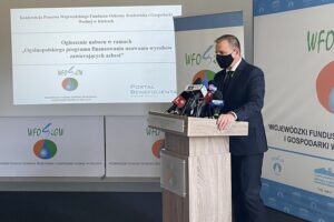 10.05.2021. Kielce. WFOŚiGW. Konferencja dotycząca naboru wniosków do programu usuwania azbestu. Na zdjęciu: Ryszard Gliwiński - prezes WFOŚiGW / Monika Miller / Radio Kielce