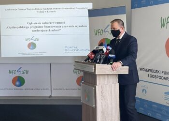 10.05.2021. Kielce. WFOŚiGW. Konferencja dotycząca naboru wniosków do programu usuwania azbestu. Na zdjęciu: Ryszard Gliwiński - prezes WFOŚiGW / Monika Miller / Radio Kielce