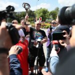 26.05.2021. Kielce. Otwarcie ronda WOŚP. Na zdjęciu (w środku): Jurek Owsiak / Wiktor Taszłow / Radio Kielce