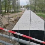 05.05.2021. Busko-Zdrój. Budowa kładki pieszo-rowerowej oraz przebudowa ulicy Rokosza / Marta Gajda / Radio Kielce