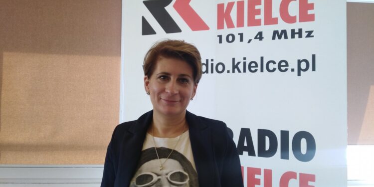 Na zdjęciu: Jolanta Sopińska - dyrektor Miejskiej Biblioteki Publicznej im. Adolfa Dygasińskiego w Starachowicach / Anna Głąb / Radio Kielce