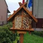 19.05.2021 Skalbmierz. Domek dla owadów / Marta Gajda / Radio Kielce