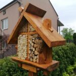 19.05.2021 Skalbmierz. Domek dla owadów / Marta Gajda / Radio Kielce