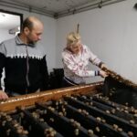 20.05.2021 Rzędów. Hodowla ślimaków. Na zdjęciu Robert Łocha i Dorota Łocha / Marta Gajda / Radio Kielce