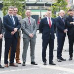27.05.2021. Kielce. Otwarcie Punktu Promocji Miasta. Na zdjęciu (od lewej): Tadeusz Kozior - radny rady miasta, Jarosław Karyś - wiceprzewodniczący rady miasta, Grzegorz Świercz- radny sejmiku, Piotr Kisiel - radny rady miasta, Marcin Piętak - prezes Regionalnej Organizacji Turystycznej, Rafał Nowak - wicewojewoda świętokrzyski, Marcin Chłodnicki - wiceprezydent Kielc / Wiktor Taszłow / Radio Kielce