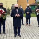 01.05.2021. Starachowice. Dzień Solidarności Ludzi Pracy. Na zdjęciu (od lewej): Andrzej Pruś - przewodniczący sejmiku województwa świętokrzyskiego, poseł Krzysztof Lipiec, radny Tomasz Andrzejewski, radny Dariusz Stachowicz, Jan Zawisza - przewodniczący rady gminy w Mircu / Anna Głąb / Radio Kielce