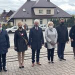 03.05.2021 Starachowice. Obchody Święta Konstytucji 3 Maja. Na zdjęciu delegacja Prawa i Sprawiedliwości: radny Tomasz Andrzejewski, radna Agnieszka Kuś, radny Dariusz Stachowicz, radna Danuta Krępa, przewodniczący sejmiku województwa świętokrzyskiego Andrzej Pruś, radna Joanna Główka / Anna Głąb / Radio Kielce