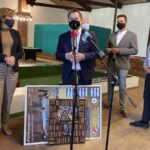 15.05.2021 Starachowice. Otwarcie świetlicy bilardowej FKS Łazy. Na zdjęciu (od lewej): wiceminister sportu Anna Krupka, prezes Polskiego Związku Bilardowego Grzegorz Kędzierski, radny Robert Sowula i starosta Piotr Babicki / Anna Głąb / Radio Kielce