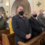 02.05.2021 Jankowice. Posłowie Prawa i Sprawiedliwości modlili się za Ojczyznę. Na zdjęciu od lewej posłowie PiS Marek Kwitek i Krzysztof Lipiec, Krzysztof Kandefer - radny powiatu sandomierskiego / Grażyna Szlęzak-Wójcik / Radio Kielce