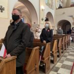 02.05.2021 Jankowice. Posłowie Prawa i Sprawiedliwości modlili się za Ojczyznę. Na zdjęciu Waldemar Maruszczak - radny powiatu sandomierskiego, Małgorzata Pruś -  biuro posła Krzysztofa Lipca / Grażyna Szlęzak-Wójcik / Radio Kielce