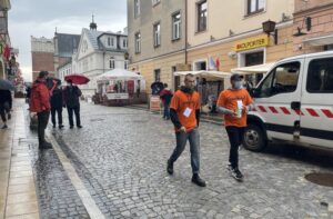 02.05.2021 Sandomierz. Zbiórka pieniędzy dla półrocznego Bartusia Przychodzkiego / Grażyna Szlęzak-Wójcik / Radio Kielce