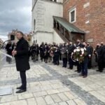 03.05.2021. Sandomierz. Rocznica uchwalenia Konstytucji 3 Maja. Przemawia starosta sandomierski Marcin Piwnik / Grażyna Szlęzak-Wójcik / Radio Kielce