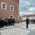 03.05.2021. Sandomierz. Rocznica uchwalenia Konstytucji 3 Maja. Przy mównicy poseł PiS - Marek Kwitek / Grażyna Szlęzak-Wójcik / Radio Kielce