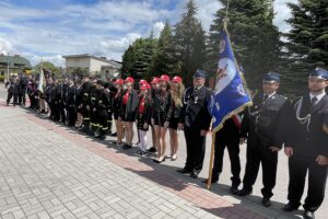 30.05.2021. Gadka, gm. Mirzec. Uroczystość przekazania sztandaru strażakom OSP Gadka / Anna Głąb / Radio Kielce