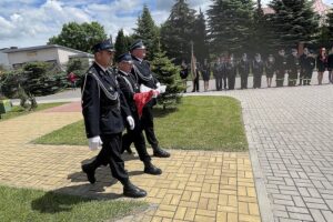 30.05.2021. Gadka, gm. Mirzec. Uroczystość przekazania sztandaru strażakom OSP Gadka / Anna Głąb / Radio Kielce