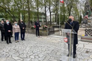 08.05.2021. Sandomierz. Uroczystości z okazji   rocznicy zakończenia II wojny światowej. Na zdjęciu (z lewej); Janusz Stasiak - zastępca burmistrza Sandomierza / Grażyna Szlęzak-Wójcik / Radio Kielce