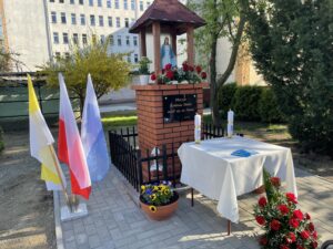 09.05.2021 Sandomierz. Poświęcenie kapliczki Matki Bożej Uzdrowienia Chorych / Grażyna Szlęzak-Wójcik / Radio Kielce