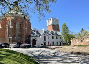 16.05.2021. Sandomierz. Przebudowa parkingu przy kościele św. Ducha / Grażyna Szlęzak-Wójcik / Radio Kielce