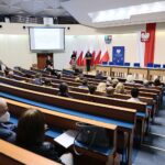 28.05.2021. Kielce. Urząd Wojewódzki. Podpisanie umów  z organizacjami pozarządowymi dotyczące wsparcia w obszarze pomocy społecznej / Wiktor Taszłow / Radio Kielce