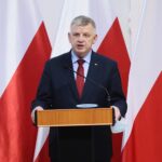 28.05.2021. Kielce. Urząd Wojewódzki. Podpisanie umów  z organizacjami pozarządowymi dotyczące wsparcia w obszarze pomocy społecznej. Na zdjęciu: Jarosław Rusiecki - senator / Wiktor Taszłow / Radio Kielce