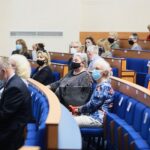 28.05.2021. Kielce. Urząd Wojewódzki. Podpisanie umów  z organizacjami pozarządowymi dotyczące wsparcia w obszarze pomocy społecznej / Wiktor Taszłow / Radio Kielce