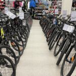 09.05.2021. Kielce. Prezenty na Pierwszą Komunię Świętą / Kamil Król / Radio Kielce