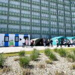 09.05.2021 Kielce. Mobilny punkt szczepień przed Świętokrzyskim Urzędem Wojewódzkim / Jarosław Kubalski / Radio Kielce