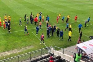 29.05. 2021. Kielce. 32. kolejka Fortuna 1 Ligi: Korona Kielce - Arka Gdynia. Awantura w doliczonym czasie gry / słuchacz